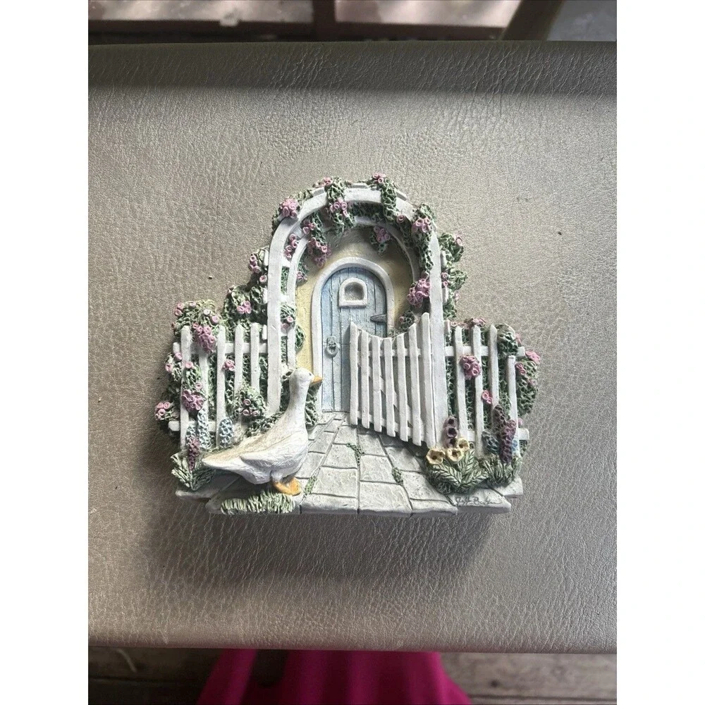Michael’s Summer Breeze 3112 The Visitor Wall Plaque Goose Garden Scene USA